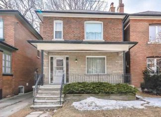 96-årig kvinde vil sælge sit hus: Ejendomsmægleren taber mælet, da han åbner døren