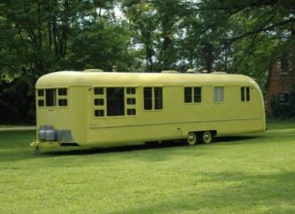 Campingvognen har været uberørt i 63 år. Når jeg ser indersiden Her vil jeg holde sommerferie!