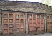 Manden efterlod sig en garage da han døde. Når familien åbner porten? Jøsses….